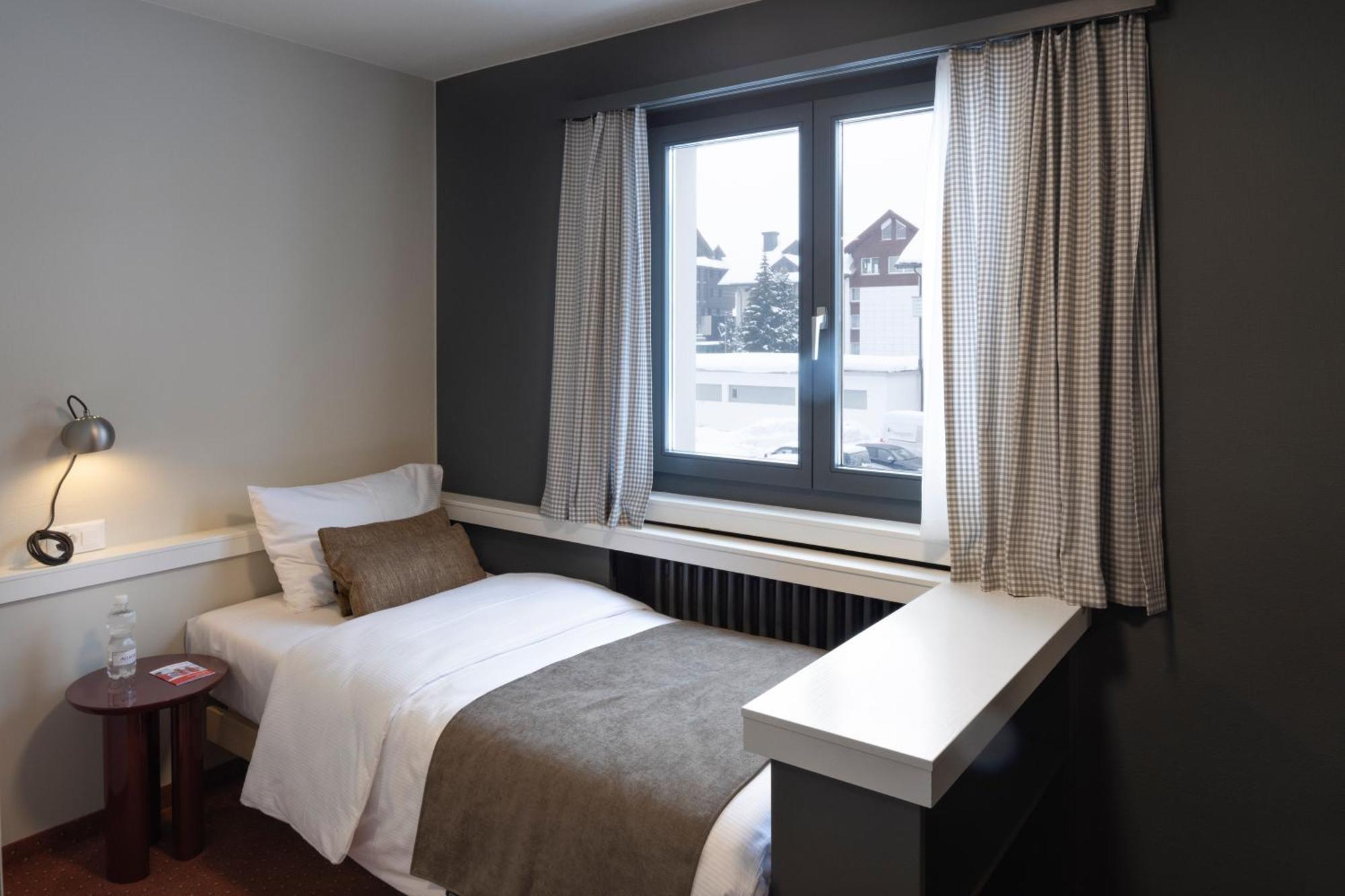 Hotel Bergidyll - Riders Haven Self Check-In Hotel Andermatt Exteriör bild