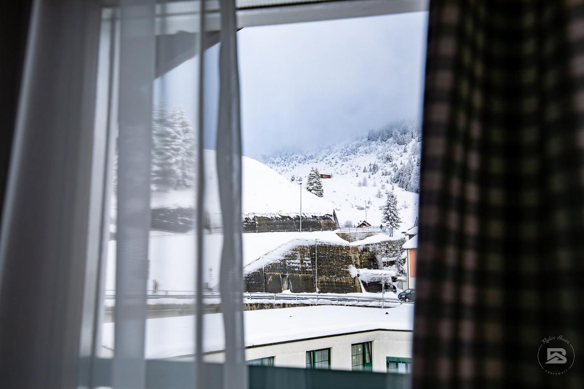 Hotel Bergidyll - Riders Haven Self Check-In Hotel Andermatt Exteriör bild